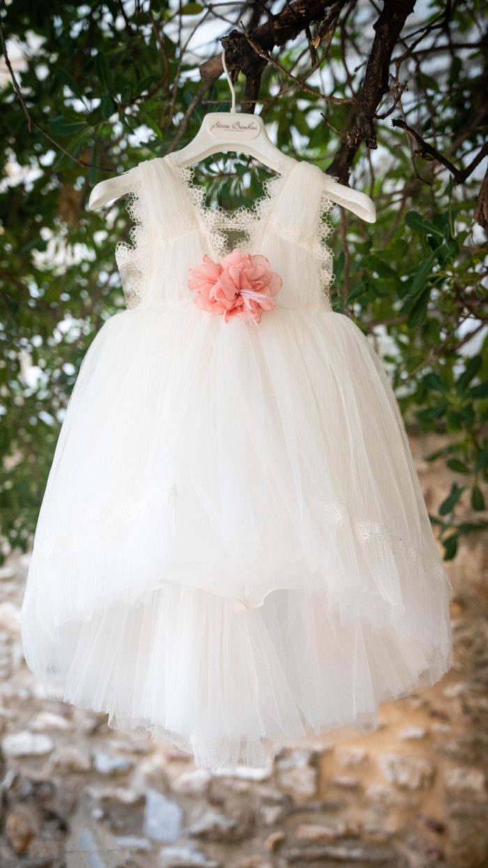 Βάπτιση στη Μονή Πεντέλης με άρωμα λουλουδιών